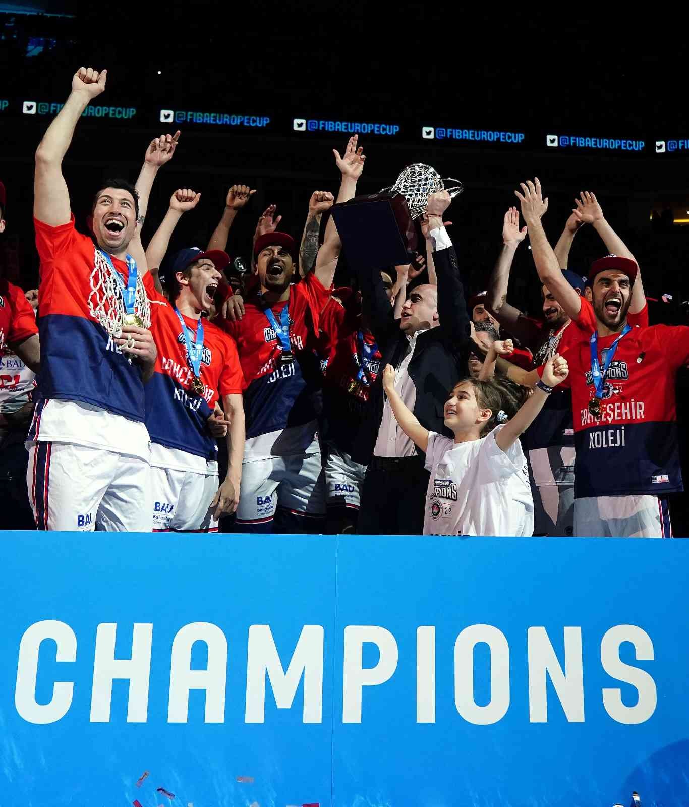 Hüseyin Yücel: “Yarım kalan hikayeyi tamamladık” Avrupa Kupası’nı kazanan Bahçeşehir Koleji’nde Başkan Hüseyin Yücel maçın ardından, 2 yıl önce yarım kalan bir hikayeleri olduğunu söyleyerek ...