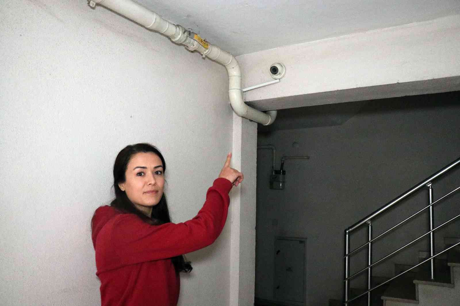 İftar saatini fırsat bilip, genç kadının çocukluk hayalini böyle çaldılar Sakarya’nın Adapazarı ilçesinde iftar saatini fırsat bilen hırsızlar, Hanife Tekin’in çocukluk hayali olan bisikletini dakikalar içinde çaldı ...