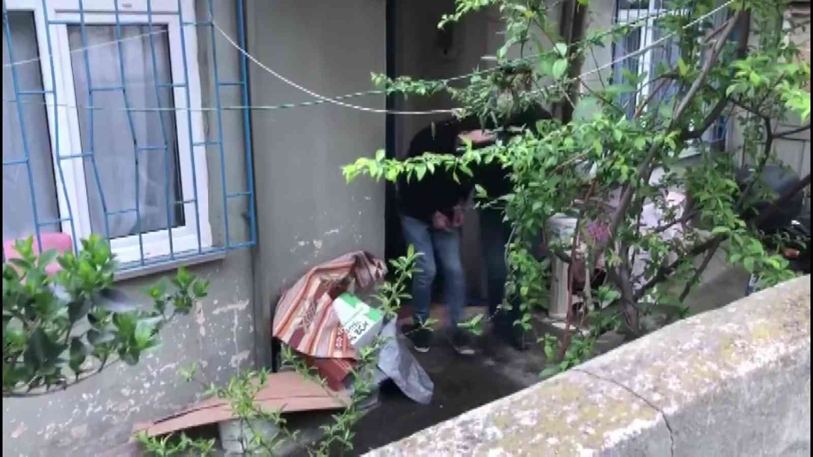 İstanbul Emniyet Müdürlüğü’nden narkotik suçlarla mücadele operasyonu İstanbul emniyet müdürlüğü narkotik suçlarla mücadele şube müdürlüğü tarafından sabah saatlerinde 24 adrese operasyon düzenlendi. İstanbul ...