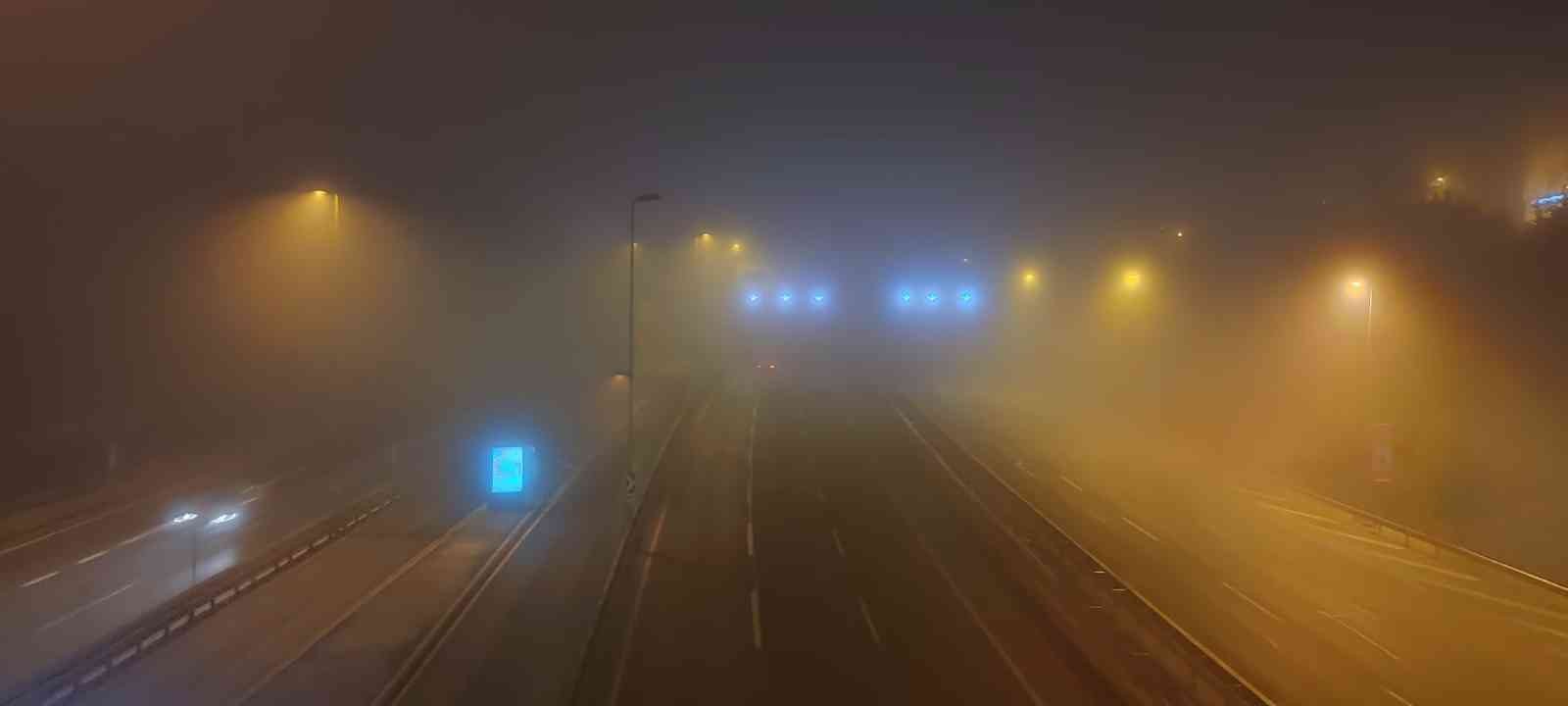 İstanbul gece sise gömüldü İstanbul’da gece saatlerinde etkili olan yoğun sis nedeniyle 15 Temmuz Şehitler Köprüsünün bir kısmı görünmez hale geldi. D-100 Karayolunda da ...