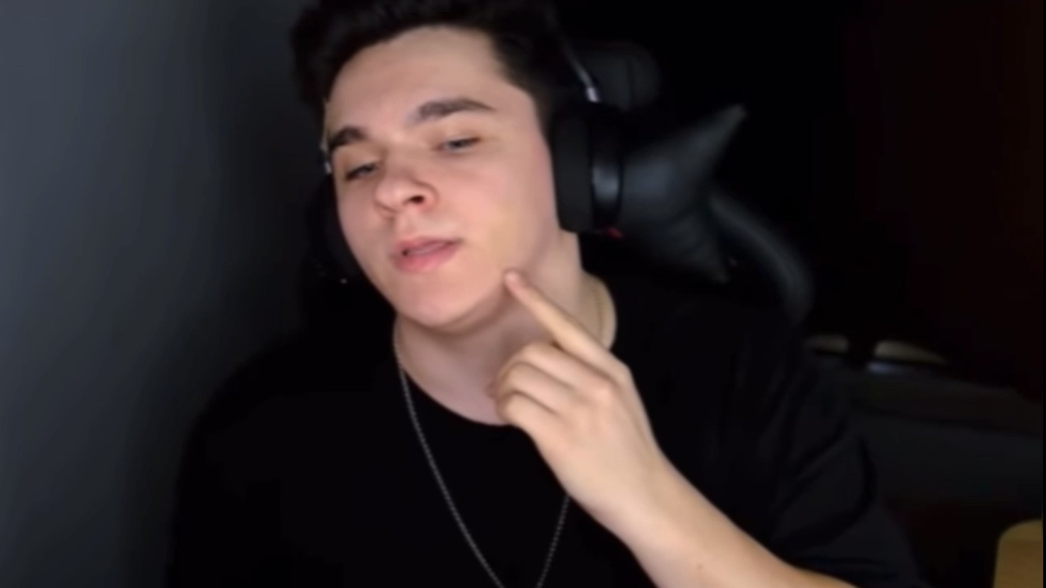 İstanbul’da fenomenlerin partisinde kavga: Masa ve şişeler havada uçuştu Karaköy’de bir gece kulübünde parti veren sosyal medya fenomenleri arasında çıkan tartışma kavgaya dönüştü. Masa, şişe ve yumrukların havada ...