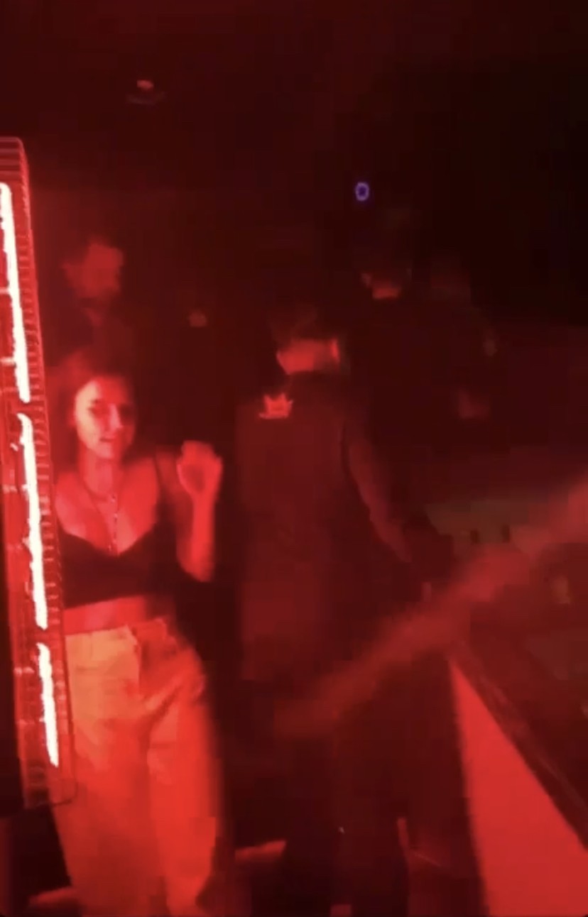 İstanbul’da fenomenlerin partisinde kavga: Masa ve şişeler havada uçuştu Karaköy’de bir gece kulübünde parti veren sosyal medya fenomenleri arasında çıkan tartışma kavgaya dönüştü. Masa, şişe ve yumrukların havada ...