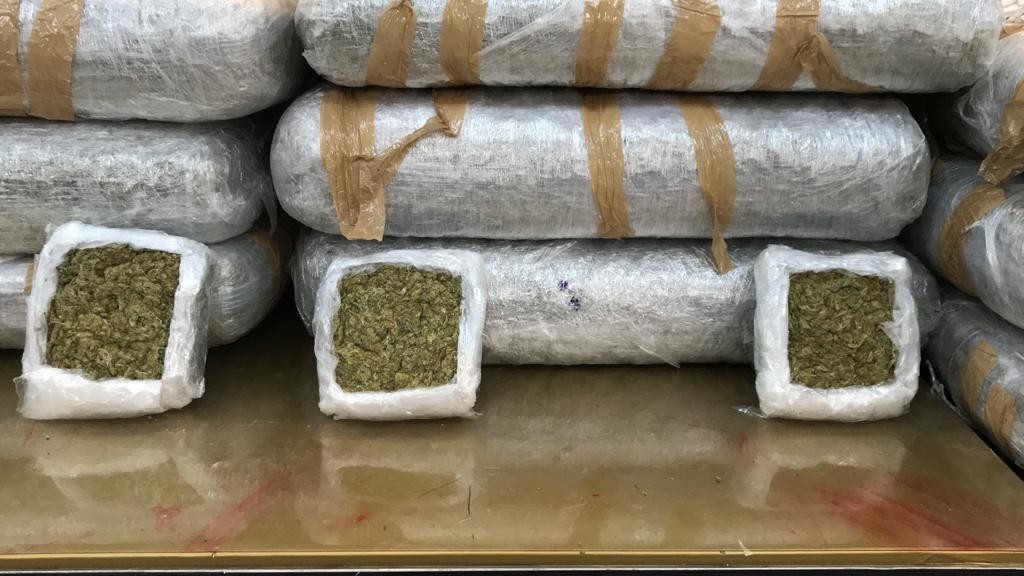 İstanbul’da bir minibüste yapılan aramada naylona sarılı balyalar halinde ve valizlerde “190 kilogram Hint keneviri ele geçirildi, 1 şüpheli ...