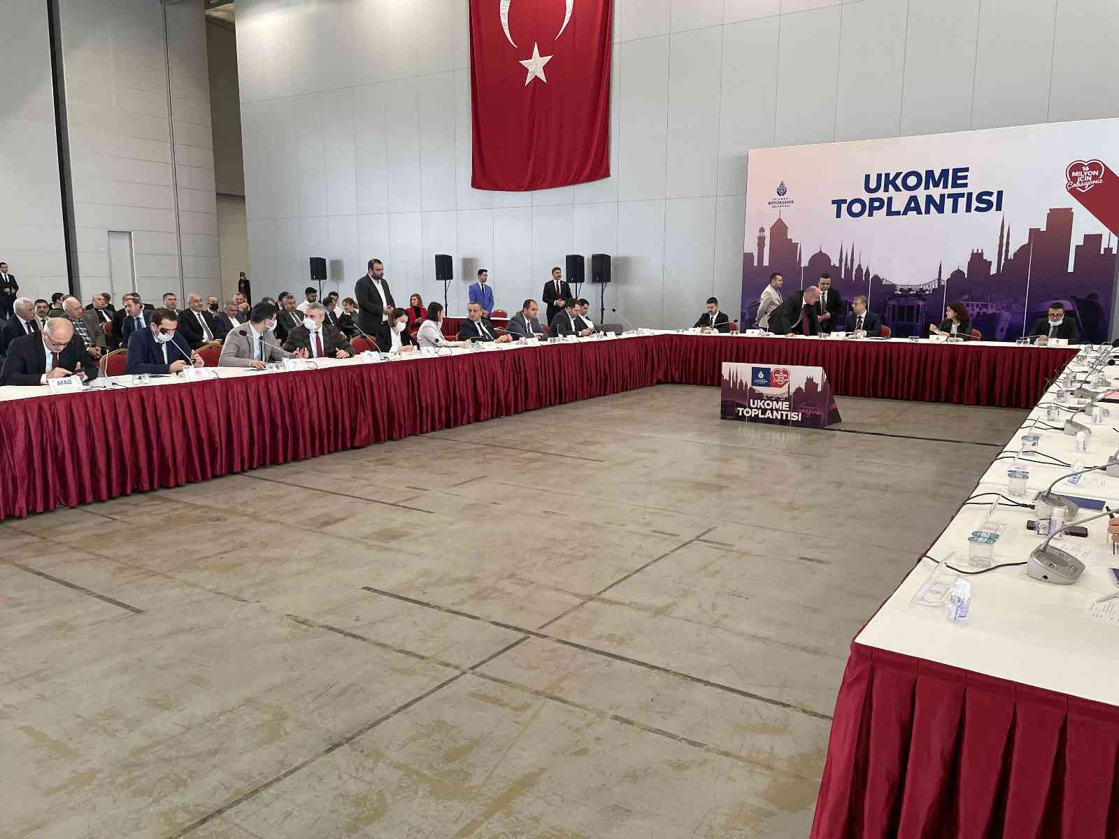 İstanbul Büyükşehir Belediyesi Ulaşım Koordinasyon Merkezi toplantısında, elektronik bilet, taksi, taksi dolmuş ve minibüs ücretlerine yüzde 40 ...