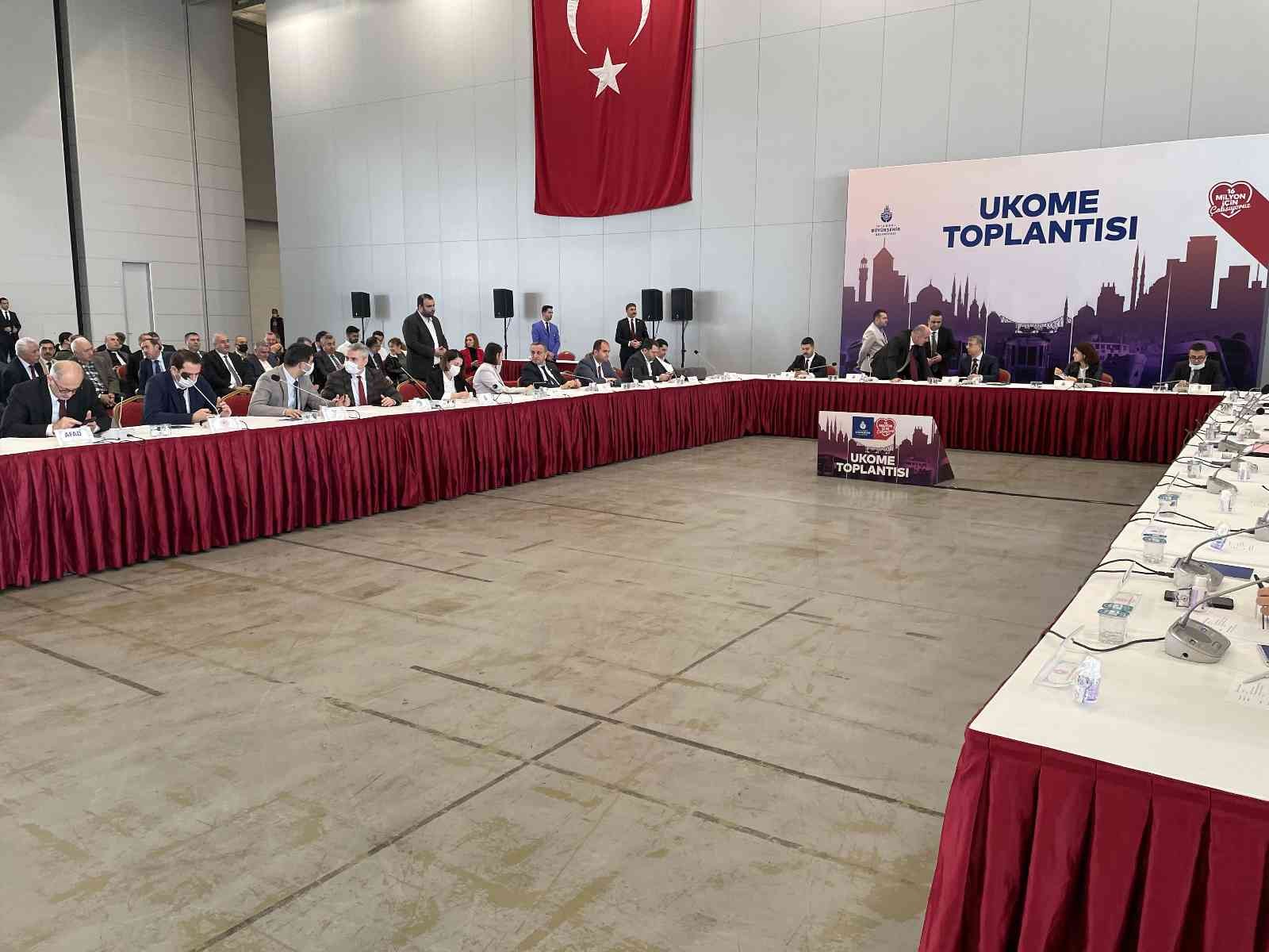 İstanbul’da toplu ulaşıma yüzde 40 zam İstanbul Büyükşehir Belediyesi Ulaşım Koordinasyon Merkezi toplantısında, elektronik bilet, taksi, taksi dolmuş ve minibüs ücretlerine yüzde 40 ...