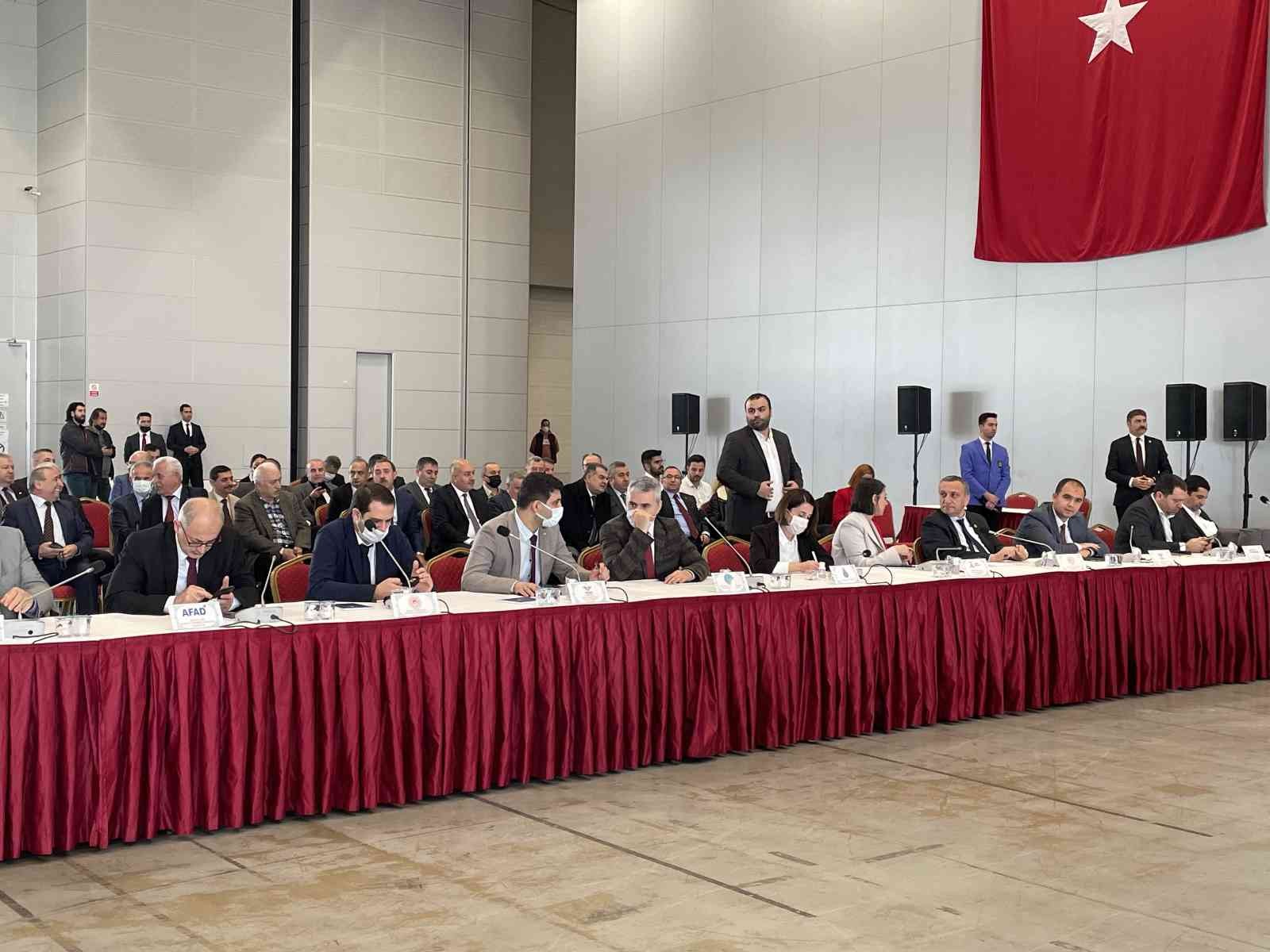 İstanbul’da toplu ulaşıma yüzde 40 zam İstanbul Büyükşehir Belediyesi Ulaşım Koordinasyon Merkezi toplantısında, elektronik bilet, taksi, taksi dolmuş ve minibüs ücretlerine yüzde 40 ...