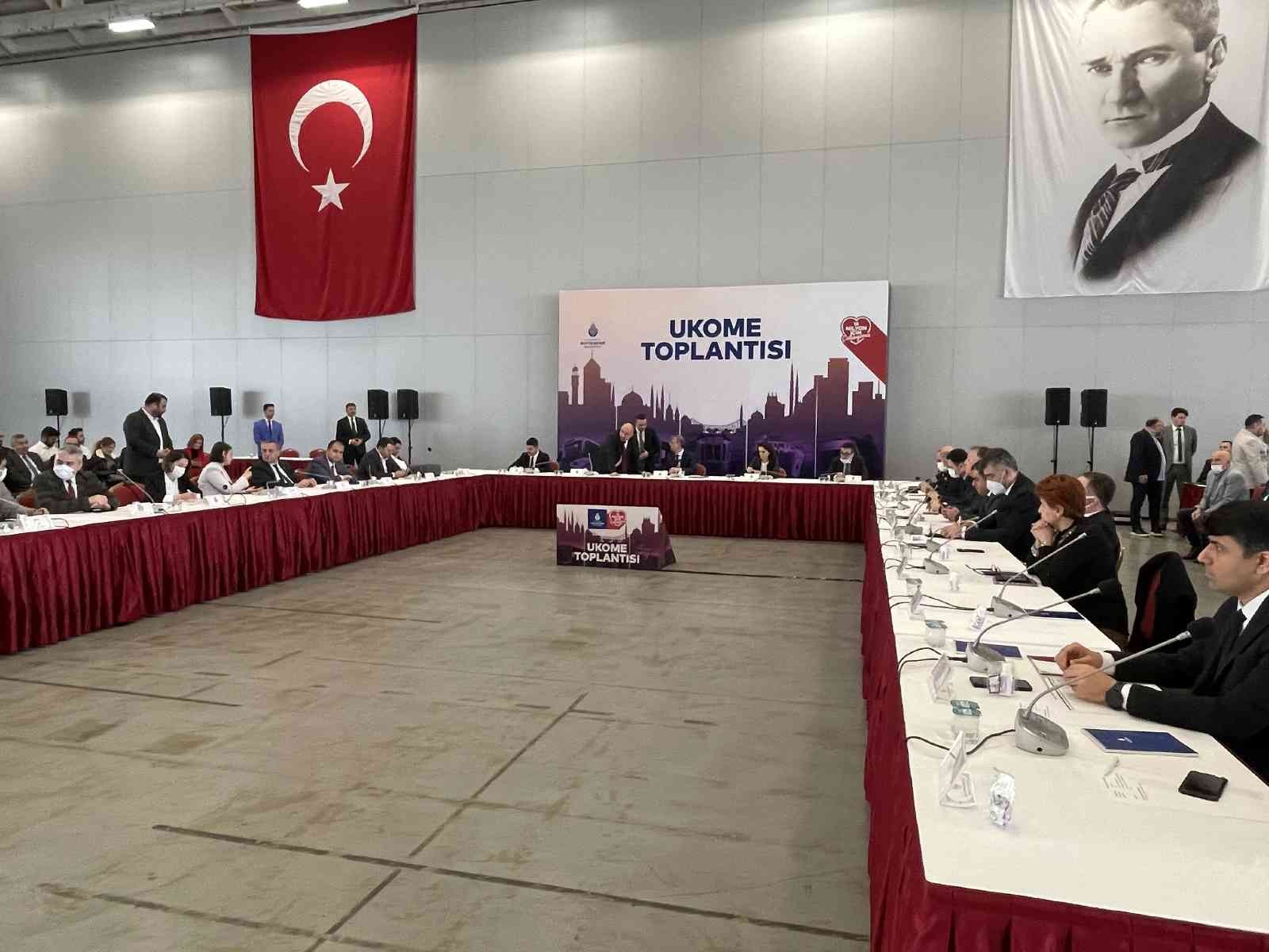 İstanbul Büyükşehir Belediyesi Ulaşım Koordinasyon Merkezi toplantısında, elektronik bilet, taksi, taksi dolmuş ve minibüs ücretlerine yüzde 40 ...