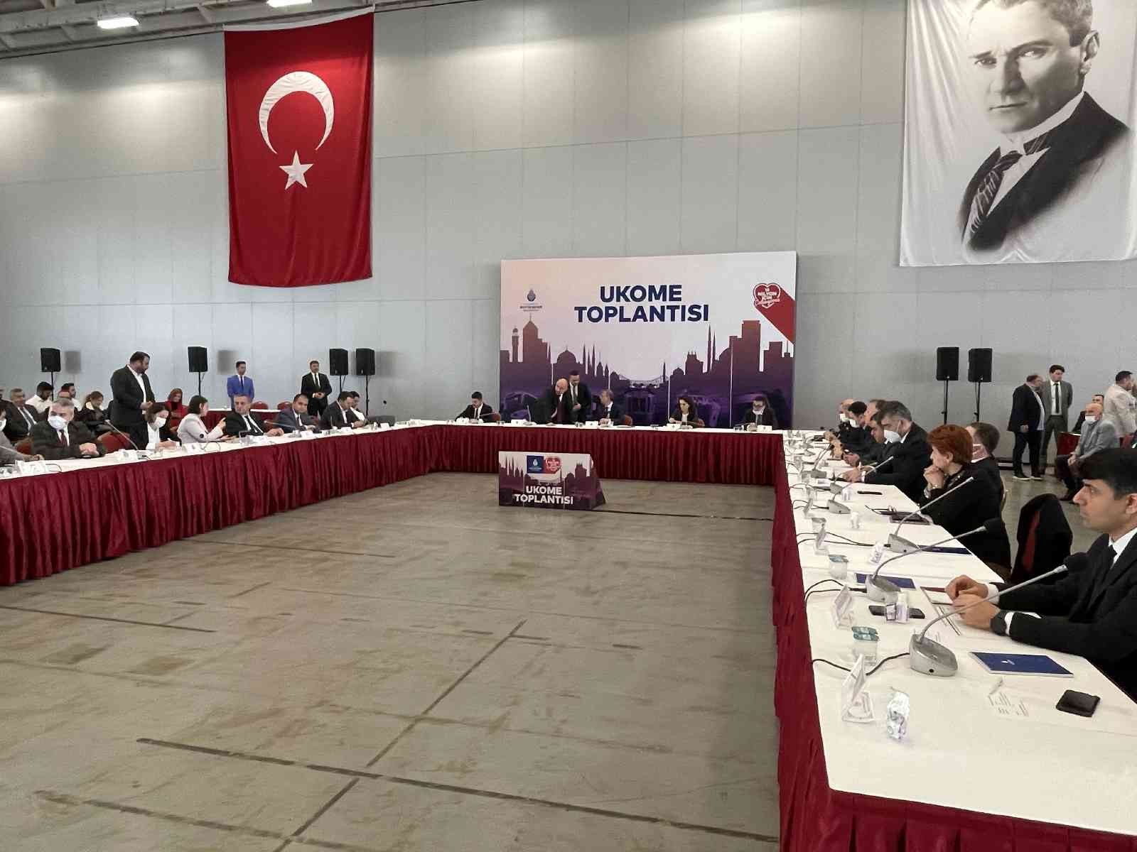 İstanbul’da toplu ulaşıma yüzde 40 zam İstanbul Büyükşehir Belediyesi Ulaşım Koordinasyon Merkezi toplantısında, elektronik bilet, taksi, taksi dolmuş ve minibüs ücretlerine yüzde 40 ...