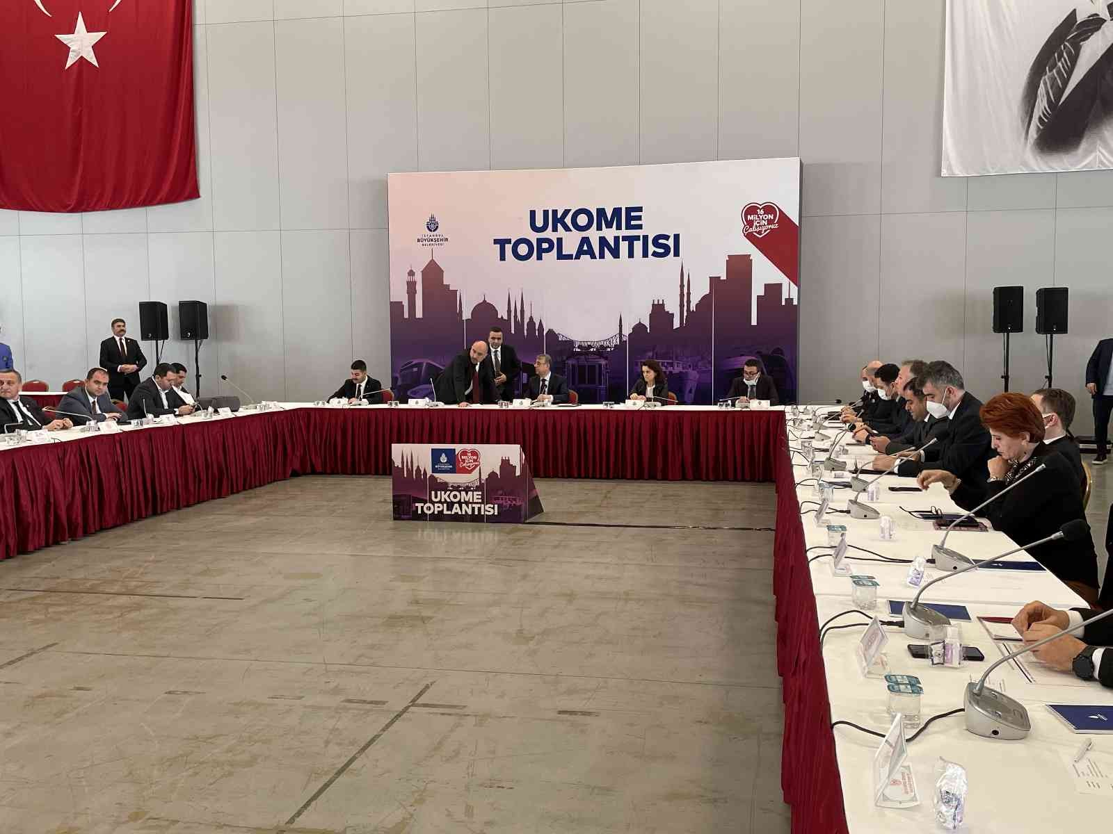 İstanbul’da toplu ulaşıma yüzde 40 zam İstanbul Büyükşehir Belediyesi Ulaşım Koordinasyon Merkezi toplantısında, elektronik bilet, taksi, taksi dolmuş ve minibüs ücretlerine yüzde 40 ...