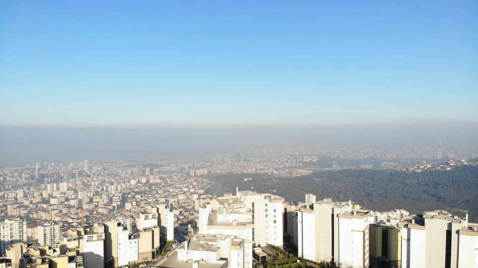 İstanbullular sabaha sisle uyandı İstanbul’da gece saatlerinden itibaren etkili olan sis sabah saatlerinde etkisini sürdürdü. Vatandaşlar sabaha güne sis ile uyandı. Anadolu ...