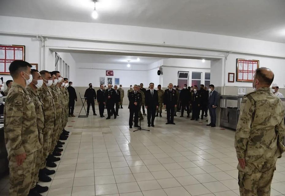 Jandarma Genel Komutanı Orgeneral Arif Çetin, bir takım ziyaretler için geldiği Bilecik’te ilk olarak Ertuğrul Gazi ve Şeyh Edebali Türbelerini ...