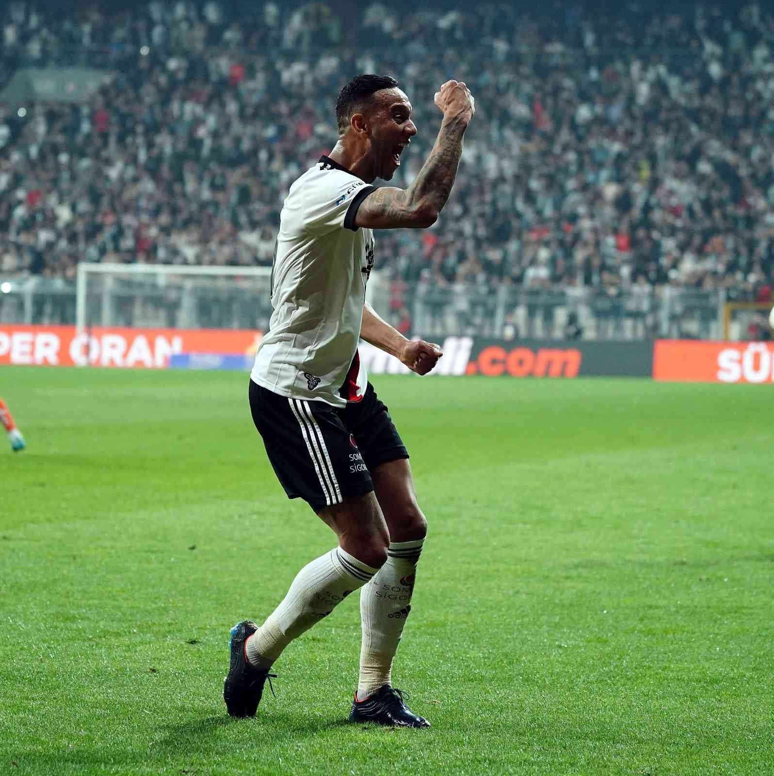 Josef golünü taraftarla kutladı Alanyaspor karşısında 25. dakikada attığı golle takımını 2-1 öne geçiren Josef de Souza, gol sevincini hafta içinde tribünlere davet ettiği ...