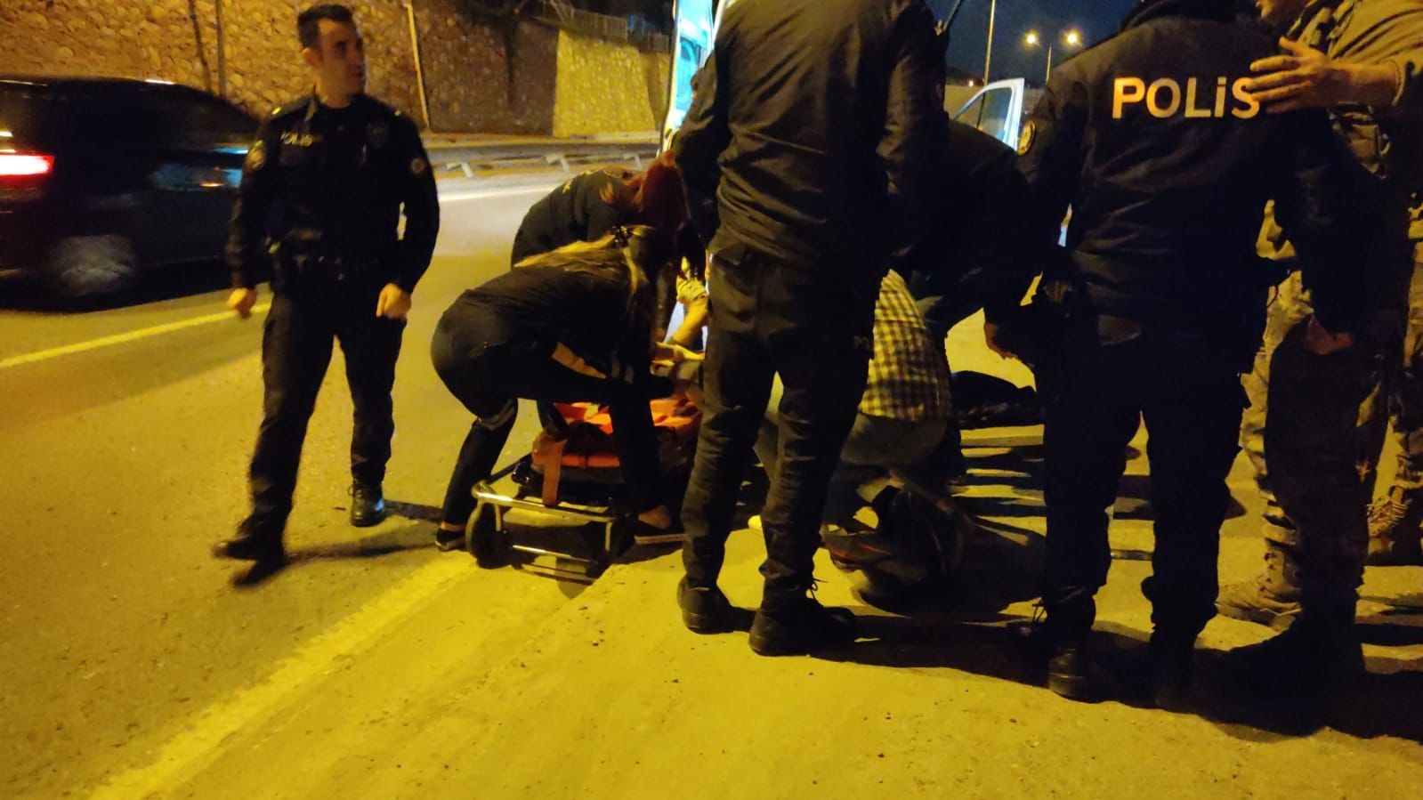 Kaldırıma çarpıp yola savrulan motosiklet sürücüsü yaralandı Kocaeli’nin Gölcük ilçesinde motosiklet sürücüsü, yol kenarındaki kaldırıma çarparak yaralandı. Kaza, Kocaeli’nin Gölcük ilçesine bağlı ...