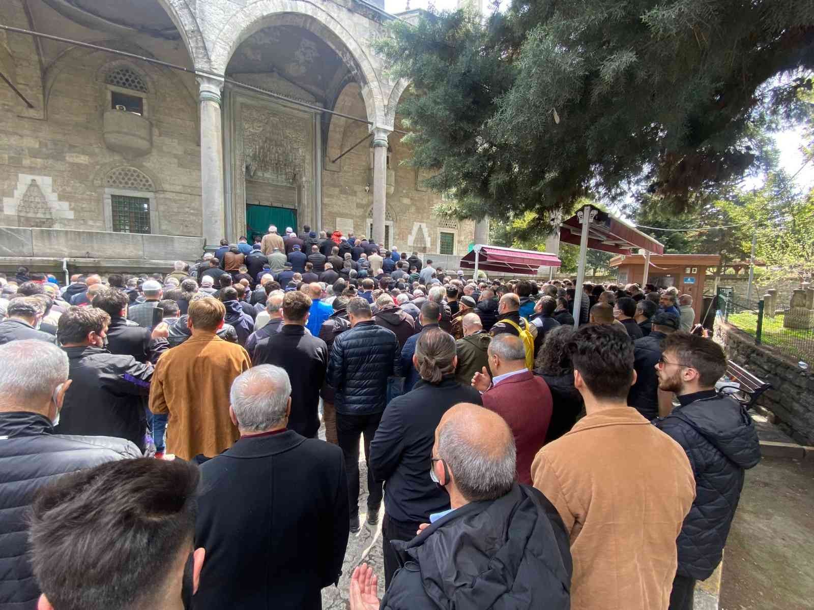Kaligrafi ve Hat Ustası Mukadder Mustafa Erol’a veda Kalp krizi sonucu hayata gözlerini yuman ünlü Kaligrafi ve Hat Ustası Mukadder Mustafa Erol, İstanbul’da son yolculuğuna uğurlandı. Kaligrafi ve ...