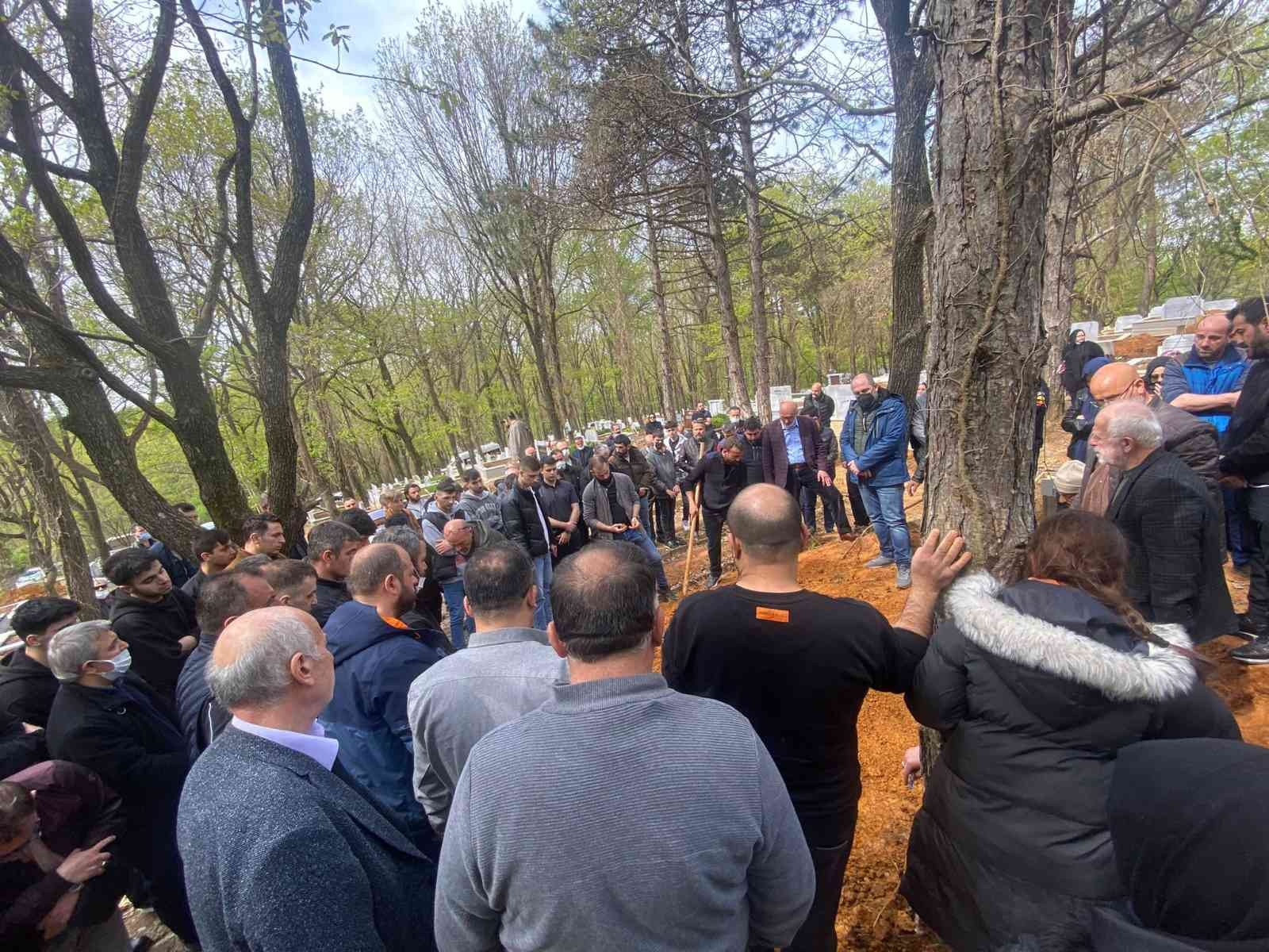 Kaligrafi ve Hat Ustası Mukadder Mustafa Erol’a veda Kalp krizi sonucu hayata gözlerini yuman ünlü Kaligrafi ve Hat Ustası Mukadder Mustafa Erol, İstanbul’da son yolculuğuna uğurlandı. Kaligrafi ve ...
