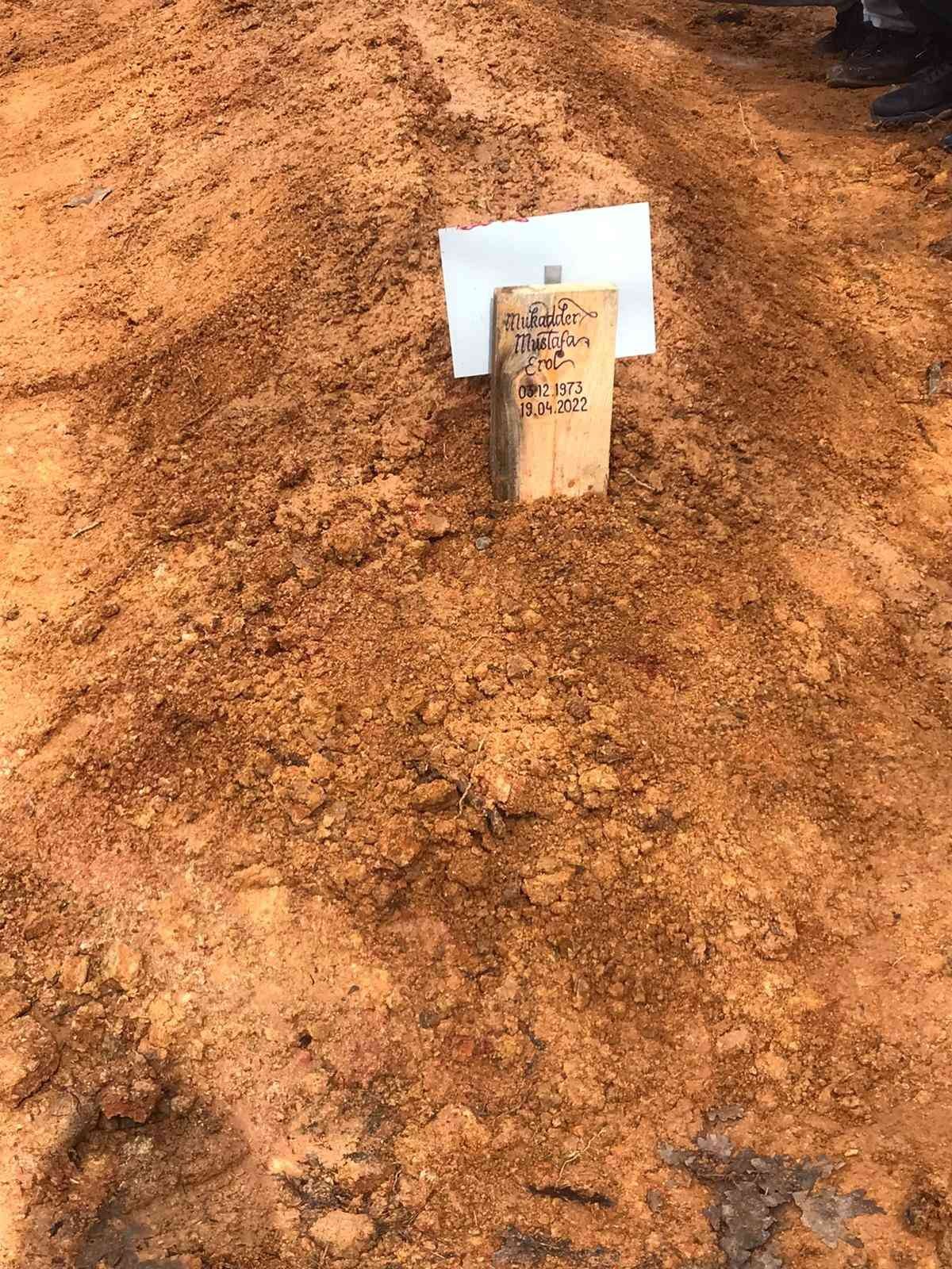 Kaligrafi ve Hat Ustası Mukadder Mustafa Erol’a veda Kalp krizi sonucu hayata gözlerini yuman ünlü Kaligrafi ve Hat Ustası Mukadder Mustafa Erol, İstanbul’da son yolculuğuna uğurlandı. Kaligrafi ve ...