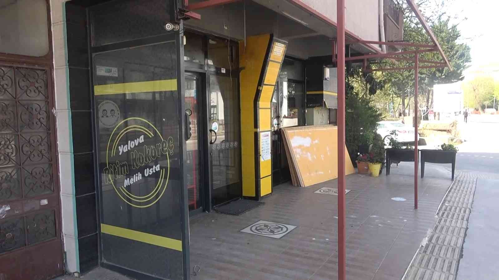 Kameraya el sallayan pişkin hırsızın sonu hapis oldu Yalova’da bir kokoreççi dükkanının elektronik hava temizleme filtresini çaldıktan sonra, güvenlik kamerasına el sallayan hırsızlık zanlısı ...