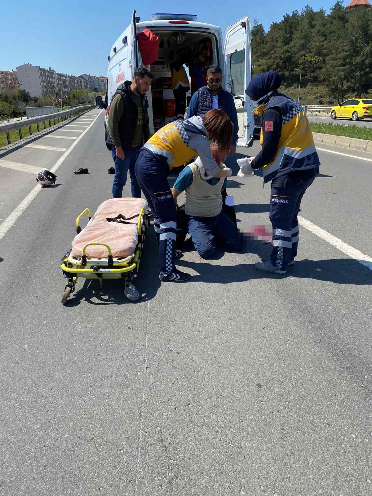 Edirne’nin Keşan ilçesinde kamyonet ile motosiklet şehirler arası yolda çapıştı. Kaza sırasında motosikletinden düşen sürücü yaralanarak ...