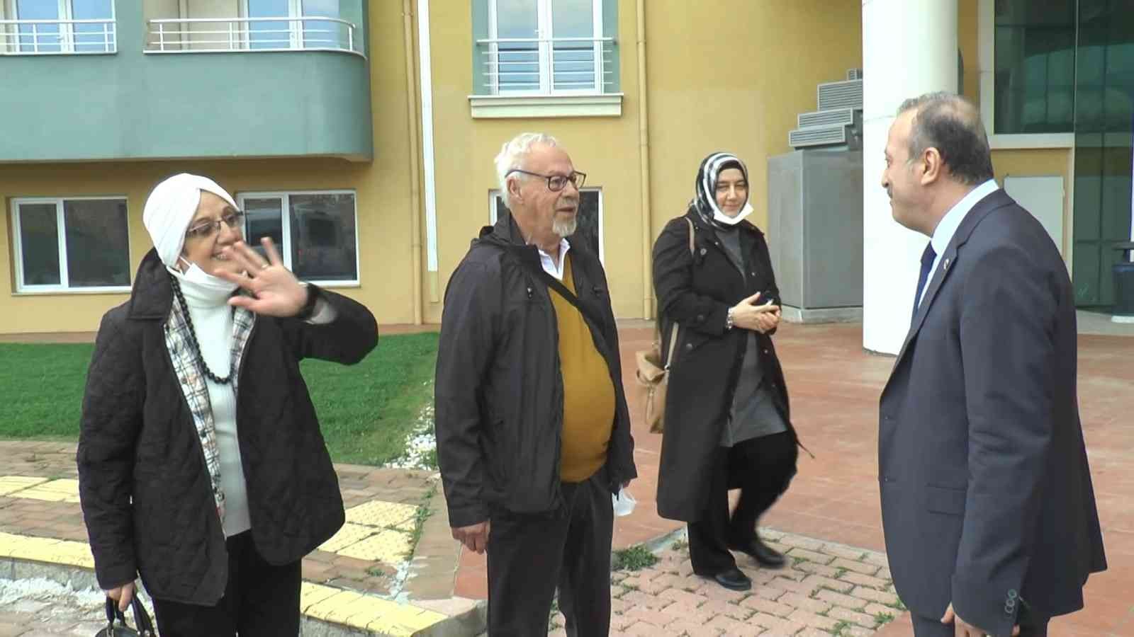 Kartal’da 2. baharlarına evet diyen çift, balayı için Nevşehir’e yolcu edildi Kartal Yaşlı Bakımevinde tanışıp evlenen 73 yaşındaki Aynur Koraltürk ve 80 yaşındaki Halit Berküm çifti, evlendikten yaklaşık 2 ay sonra balayı ...