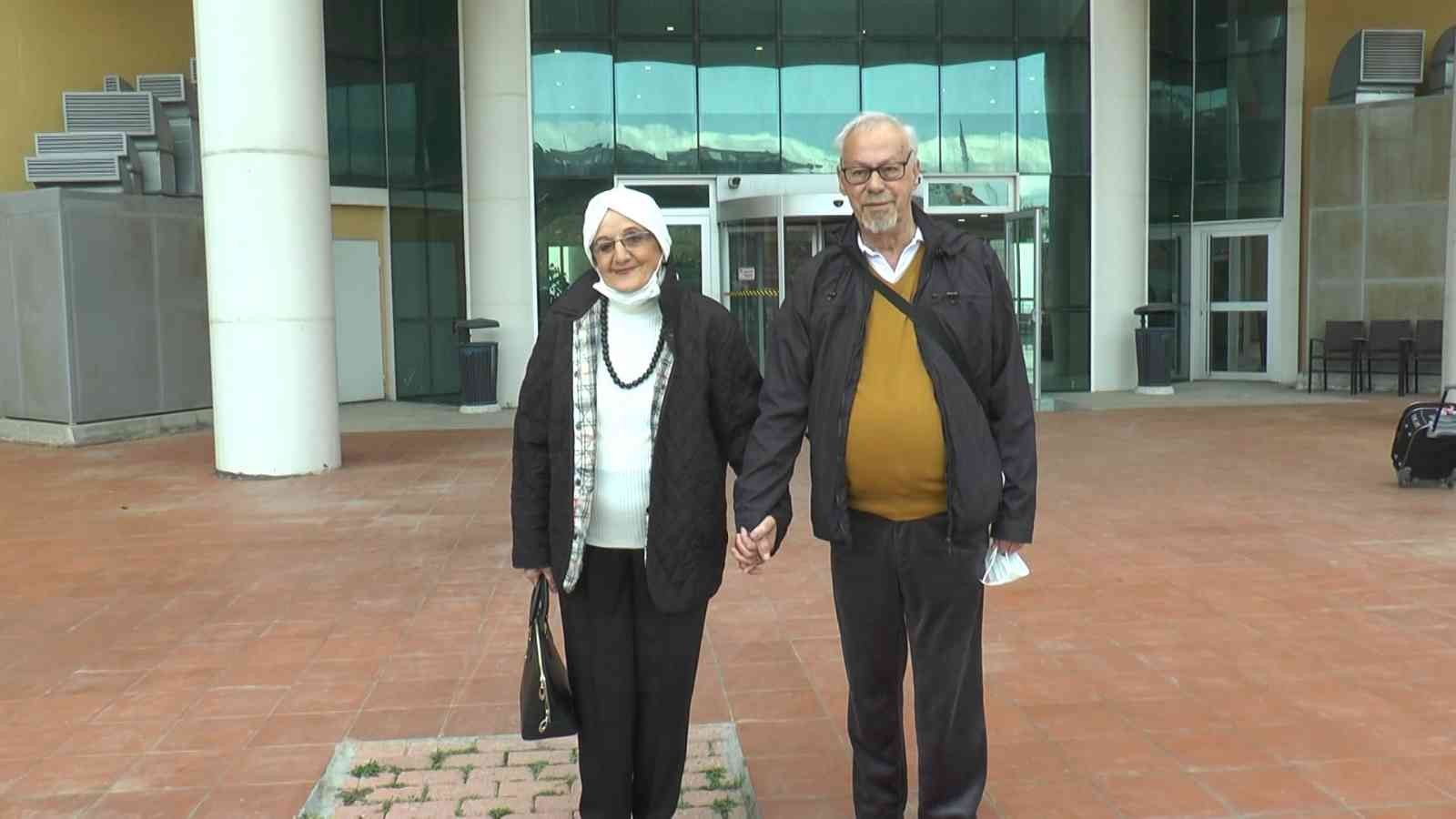 Kartal’da 2. baharlarına evet diyen çift, balayı için Nevşehir’e yolcu edildi Kartal Yaşlı Bakımevinde tanışıp evlenen 73 yaşındaki Aynur Koraltürk ve 80 yaşındaki Halit Berküm çifti, evlendikten yaklaşık 2 ay sonra balayı ...