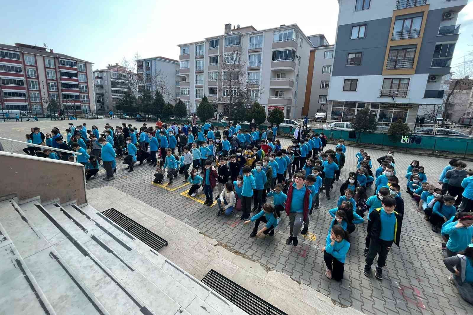 Kasap havasıyla bayram kutlayacaklar Tekirdağ’da 1920 öğrenci 23 Nisan’ı Kasap havasıyla kutlayacak. Tekirdağ’ın Süleymanpaşa ilçesinde, Süleymanpaşa Belediyesi ve Süleymanpaşa Milli ...