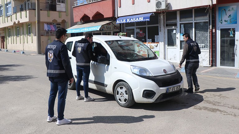 Keşan’da huzur ve güven uygulaması Edirne’nin Keşan ilçesinde 130 polisin katıldığı, ’Huzur ve Güven’ uygulaması yapıldı. 954 kişinin GBT’sinin sorgulandığı uygulamada 9 bin 805 ...