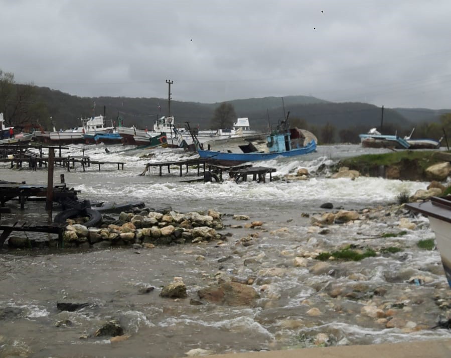 Kırklareli Valiliğinden taşan baraj açıklaması Kırklareli’den İstanbul’a su taşıyan barajlarda meydana gelen taşma sonucu yaşanan felakete ilişkin Valilik açıklama yaptı. Açıklamada “Yapılan ...