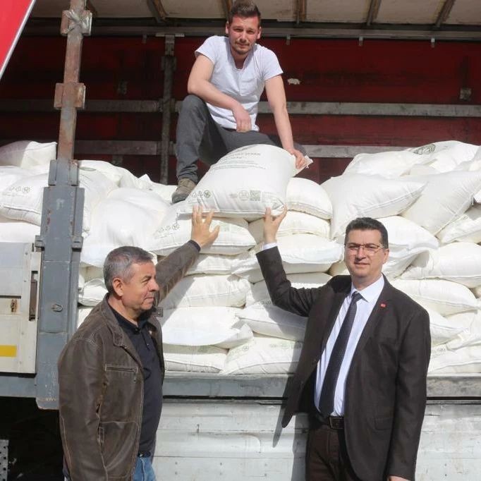 Kırklareli’nde 302 arıcıya 108 ton şeker dağıtıldı Kırklareli İl Tarım ve Orman Müdürlüğü koordinasyonunda 302 arıcıya 108 ton şeker dağıtıldı. Kırklareli’nde Arıcılık Kayıt Sistemi’ne kayıtlı ...
