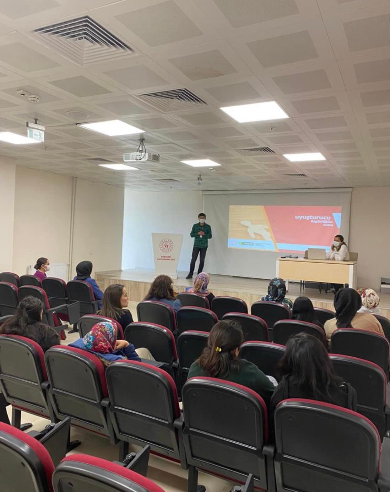 Kırklareli’nde öğrencilere bağımlılıkla mücadele eğitimi Kırklareli’nde “Davranışsal Bağımlıklar, Tütünle Mücadele ve Uyuşturucu Bağımlılığı” başlıklı eğitim verildi. Babaeski ilçe Sağlık Müdürlüğü ...