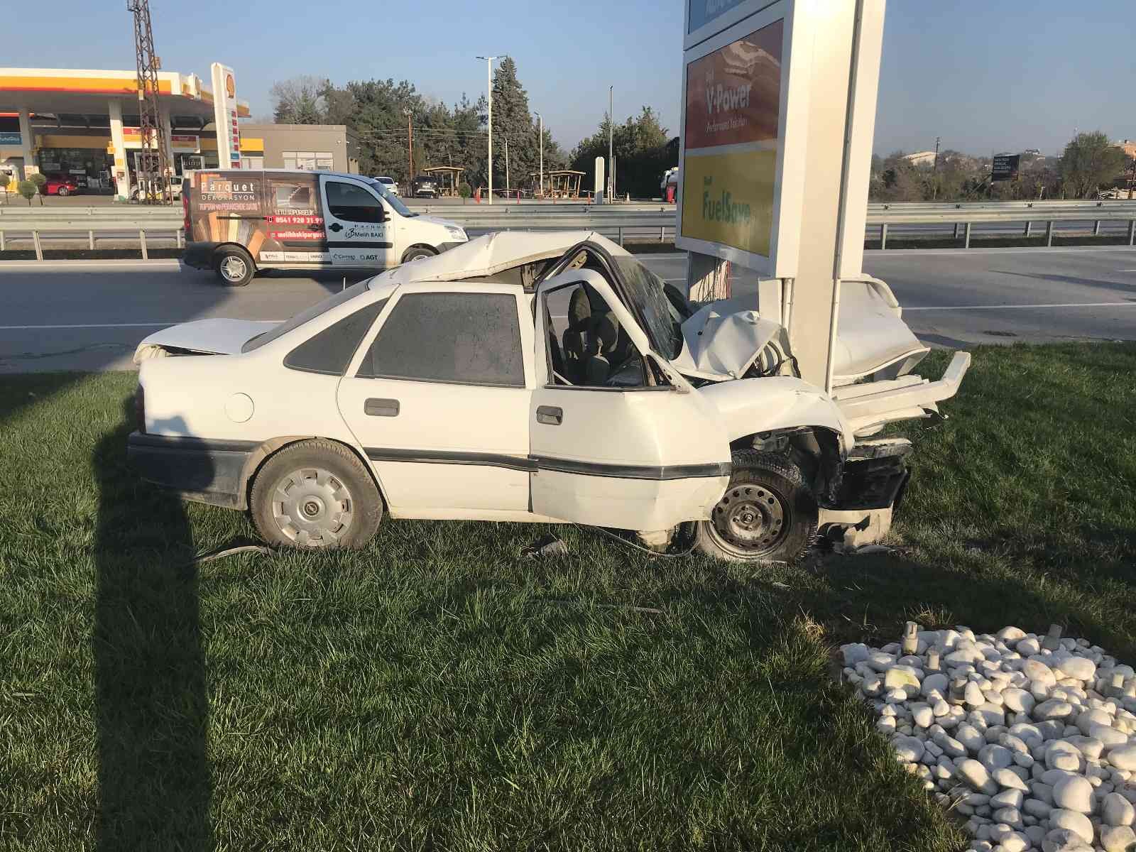 Kırklareli’nde trafik kazası: 1 ölü Kırklareli’nde meydana gelen trafik kazasında 1 kişi hayatını kaybetti. Alınan bilgiye göre, 35 V 0398 plakalı Ali Kuran yönetimindeki otomobil ...