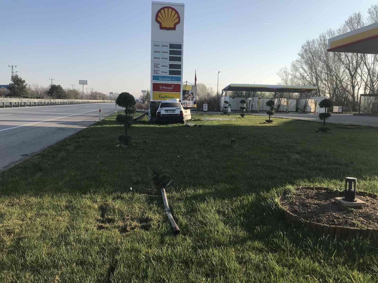 Kırklareli’nde trafik kazası: 1 ölü Kırklareli’nde meydana gelen trafik kazasında 1 kişi hayatını kaybetti. Alınan bilgiye göre, 35 V 0398 plakalı Ali Kuran yönetimindeki otomobil ...