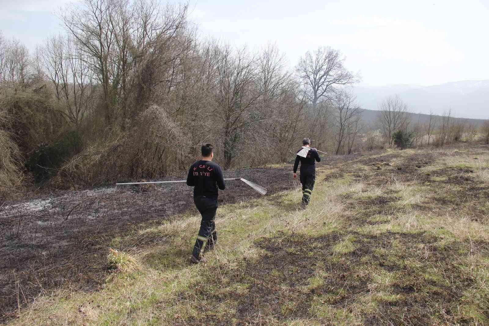 Kocaeli’de ormanlık alanda yangın çıktı Kocaeli’nin İzmit ilçesinde ormanlık alanda çıkan ve kısa sürede büyüyen yangın, ekiplerin müdahalesi neticesinde kontrol altına alındı. Yangın ...