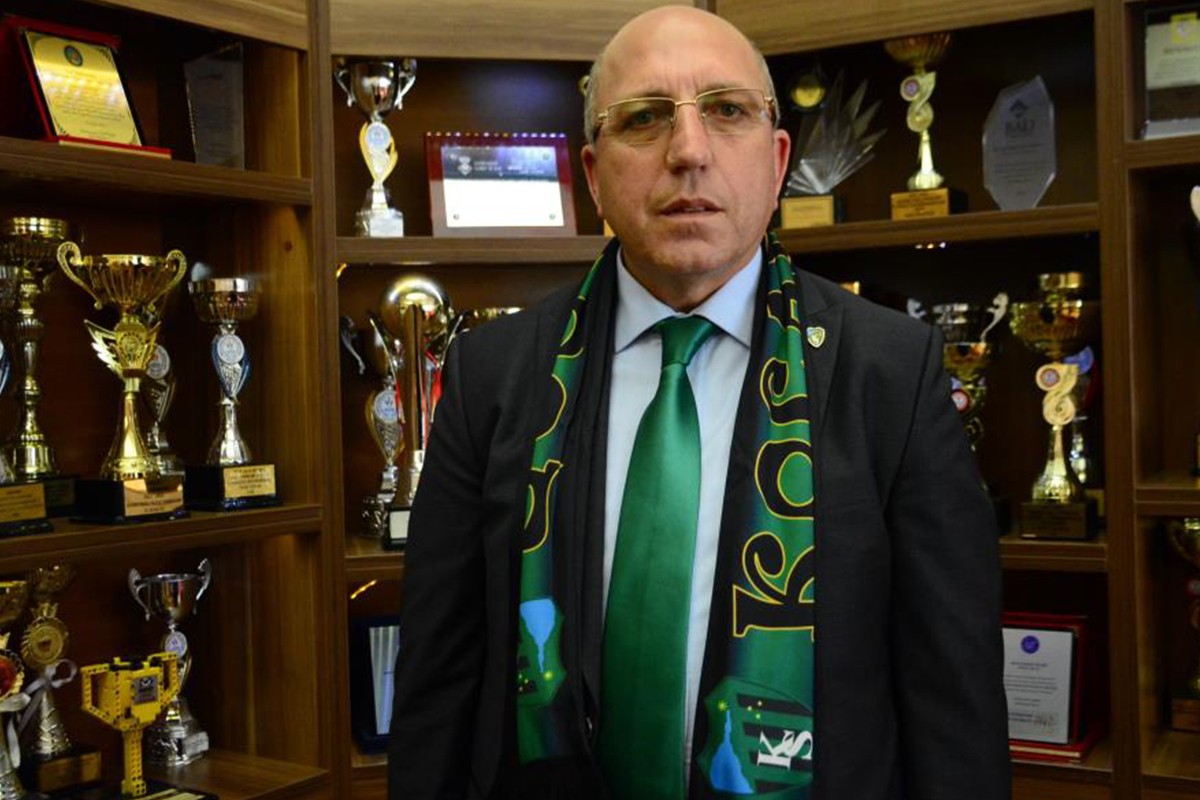 Kocaelispor Kulüp Başkanı Engin Koyun, kendisini kulübü yönetmede başarısız olarak değerlendiren teknik direktör Bülent Uygun’a yanıt vererek ...