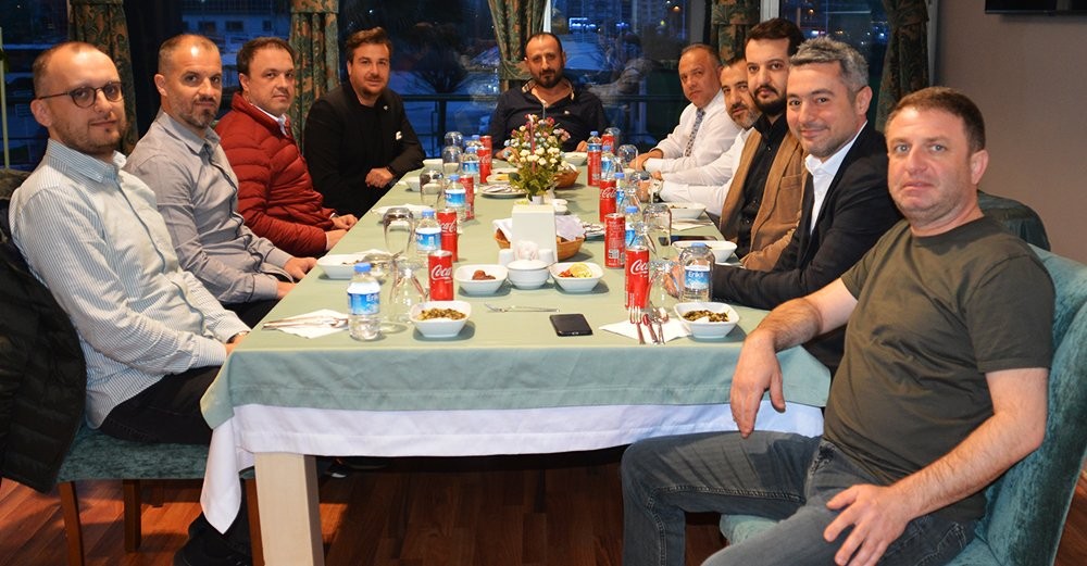 Kocaelispor maçı öncesi Bursaspor’da moral iftarı verildi Bursaspor yönetimi, futbolculara ve teknik heyete iftar yemeği verdi. Yeşil-beyazlılar, Kocaelispor maçı öncesi moral depolandı. Bursaspor Kulübü ...