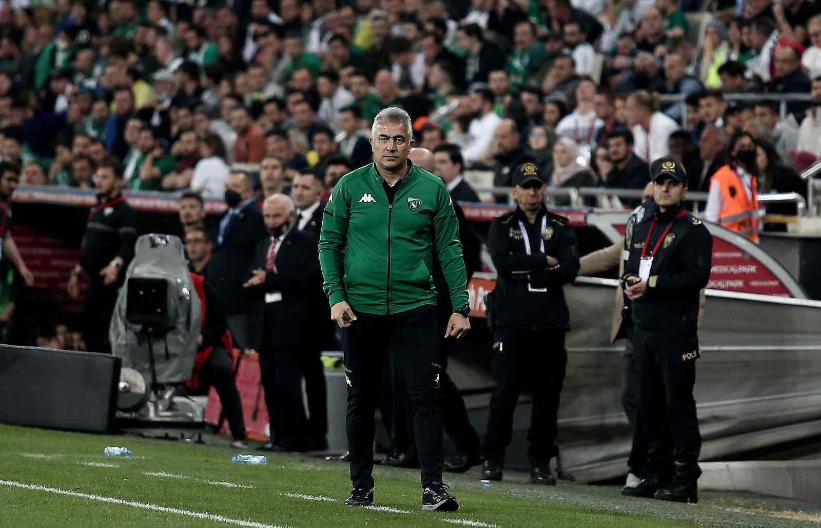 Kocaelispor’da Mehmet Altıparmak ile yollar ayrılıyor Spor Toto 1. Lig’de son iki maçını kaybeden Kocaelispor’da Teknik Direktör Mehmet Altıparmak ile yolların ayrılacağı öğrenildi. Kocaelispor’da ...