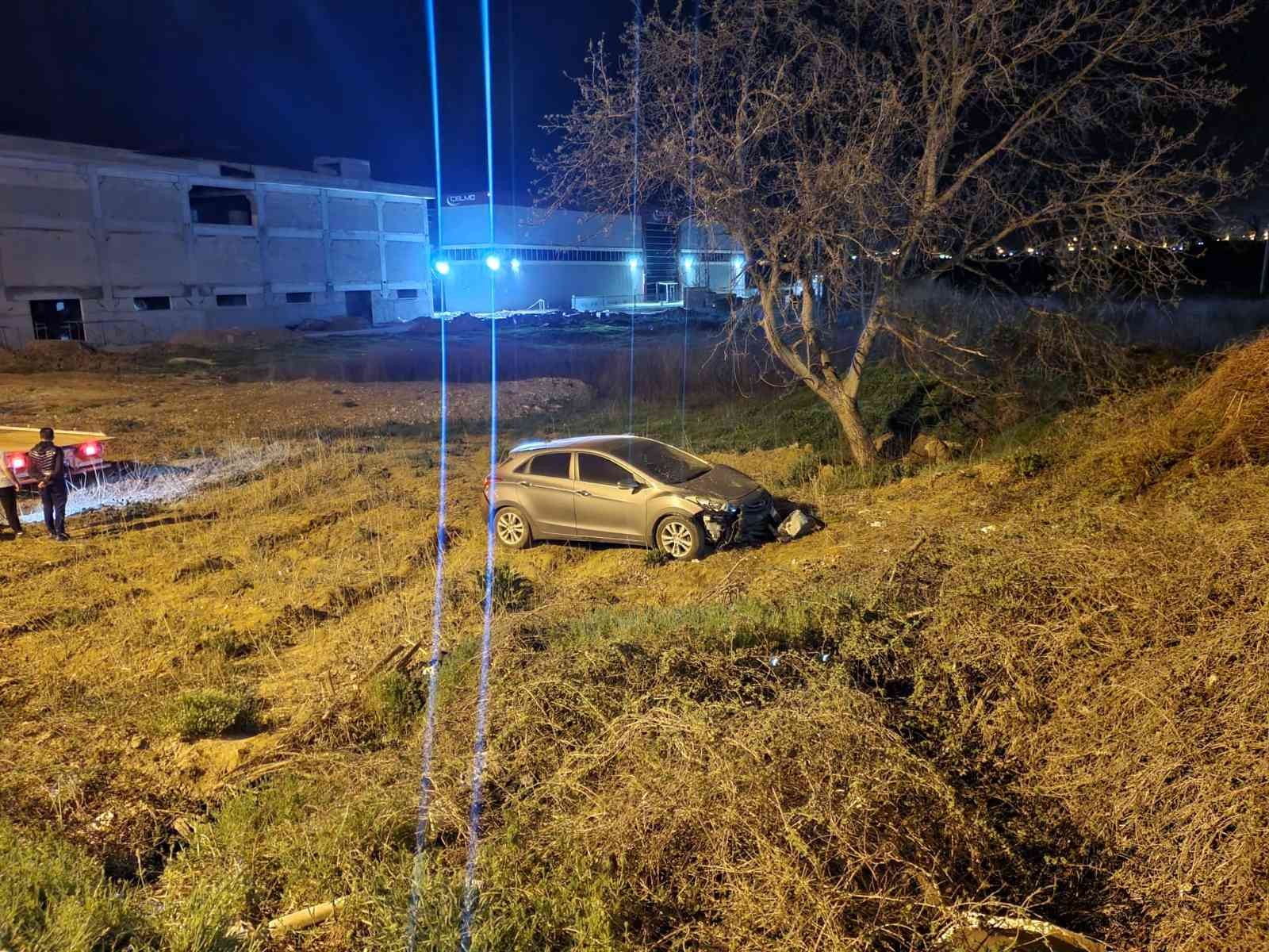 Köpeğe çarpan otomobil şarampole uçtu Bursa’nın İnegöl ilçesinde meydana gelen kazada köpeğe çarpan otomobil, şarampole uçtu; sürücüsü yaralandı. Kaza Bursa-Ankara karayolu üzeri ...