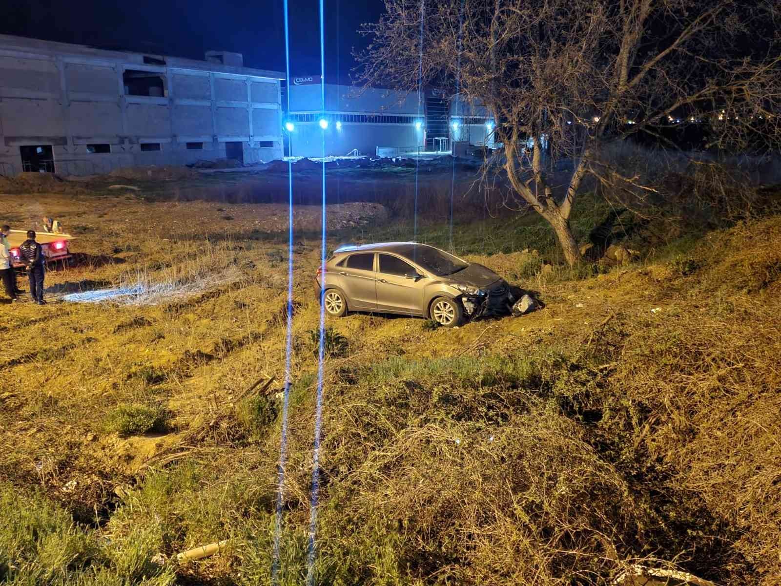 Bursa’nın İnegöl ilçesinde meydana gelen kazada köpeğe çarpan otomobil, şarampole uçtu; sürücüsü yaralandı. Kaza Bursa-Ankara karayolu üzeri ...