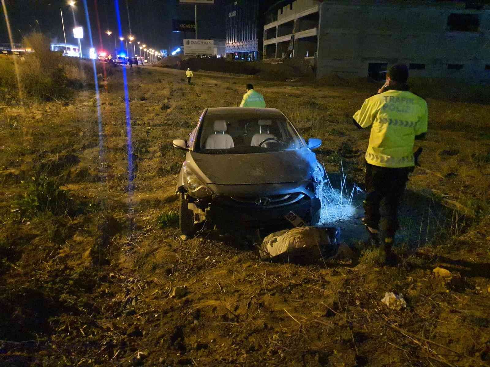 Köpeğe çarpan otomobil şarampole uçtu Bursa’nın İnegöl ilçesinde meydana gelen kazada köpeğe çarpan otomobil, şarampole uçtu; sürücüsü yaralandı. Kaza Bursa-Ankara karayolu üzeri ...