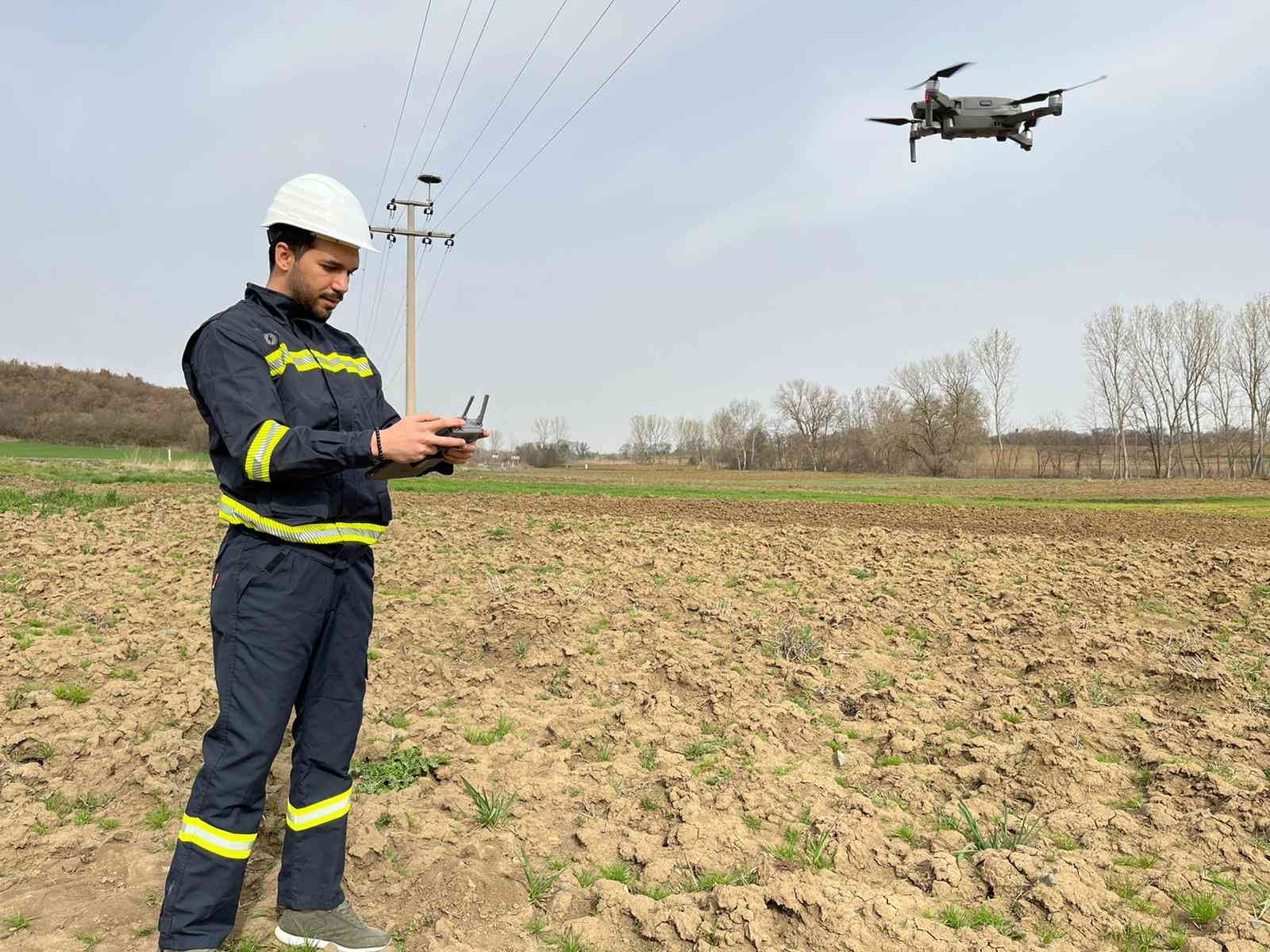 Leyleklerin can güvenliği için termal kameralı dronla bakım Trakya Elektrik Dağıtım A.Ş. (TREDAŞ), mevsimsel göçlerini yerine getirmek için bölgeye gelecek leyleklerin güvenlikleri için bakım ihtiyaçlarını ...