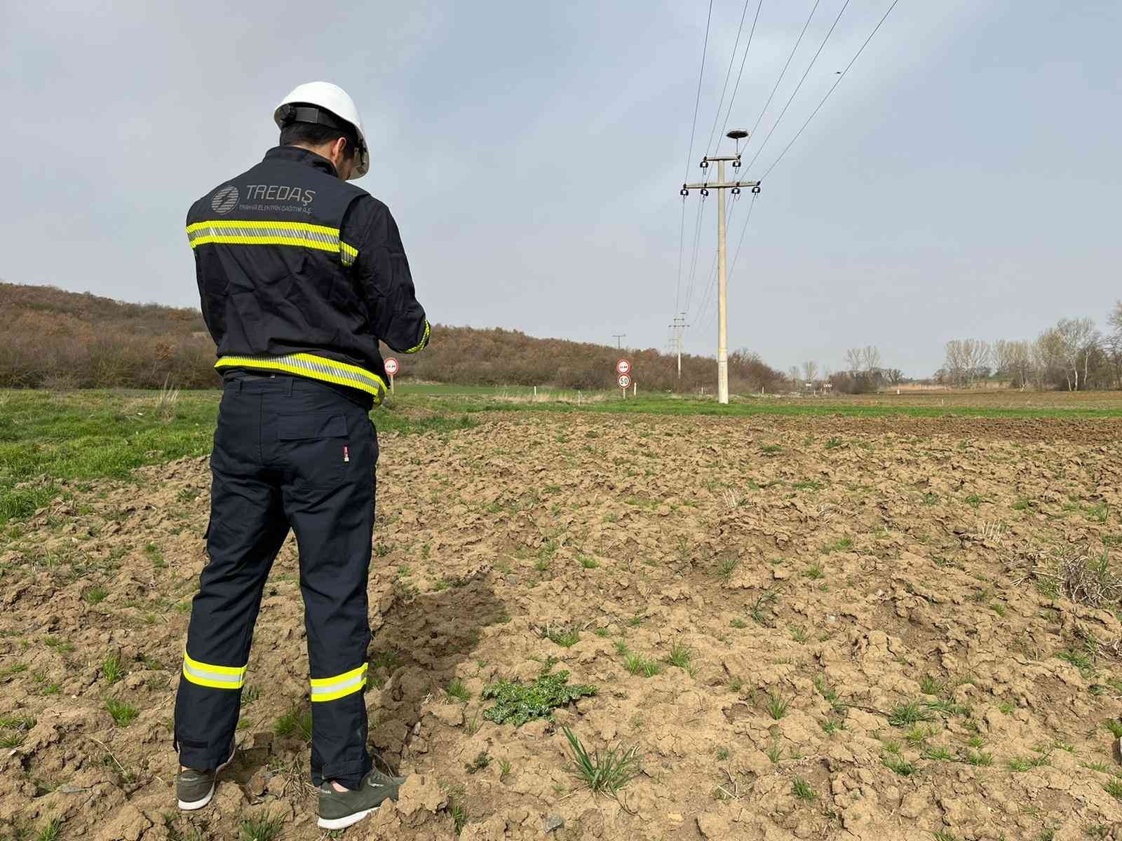 Leyleklerin can güvenliği için termal kameralı dronla bakım Trakya Elektrik Dağıtım A.Ş. (TREDAŞ), mevsimsel göçlerini yerine getirmek için bölgeye gelecek leyleklerin güvenlikleri için bakım ihtiyaçlarını ...
