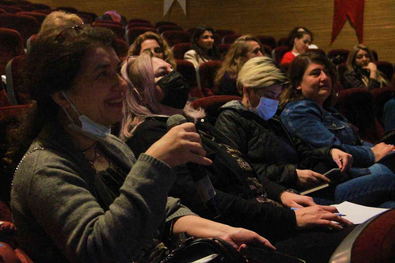 Maltepe’de ’Eşitlik Gönüllüleri’ buluştu Maltepe Belediyesi Strateji Geliştirme Müdürlüğü Sosyal Politikalar ve Eşitlik Birimi çalışmalarına devam ediyor. Eşitlik gönüllüsü olmak isteyen ...