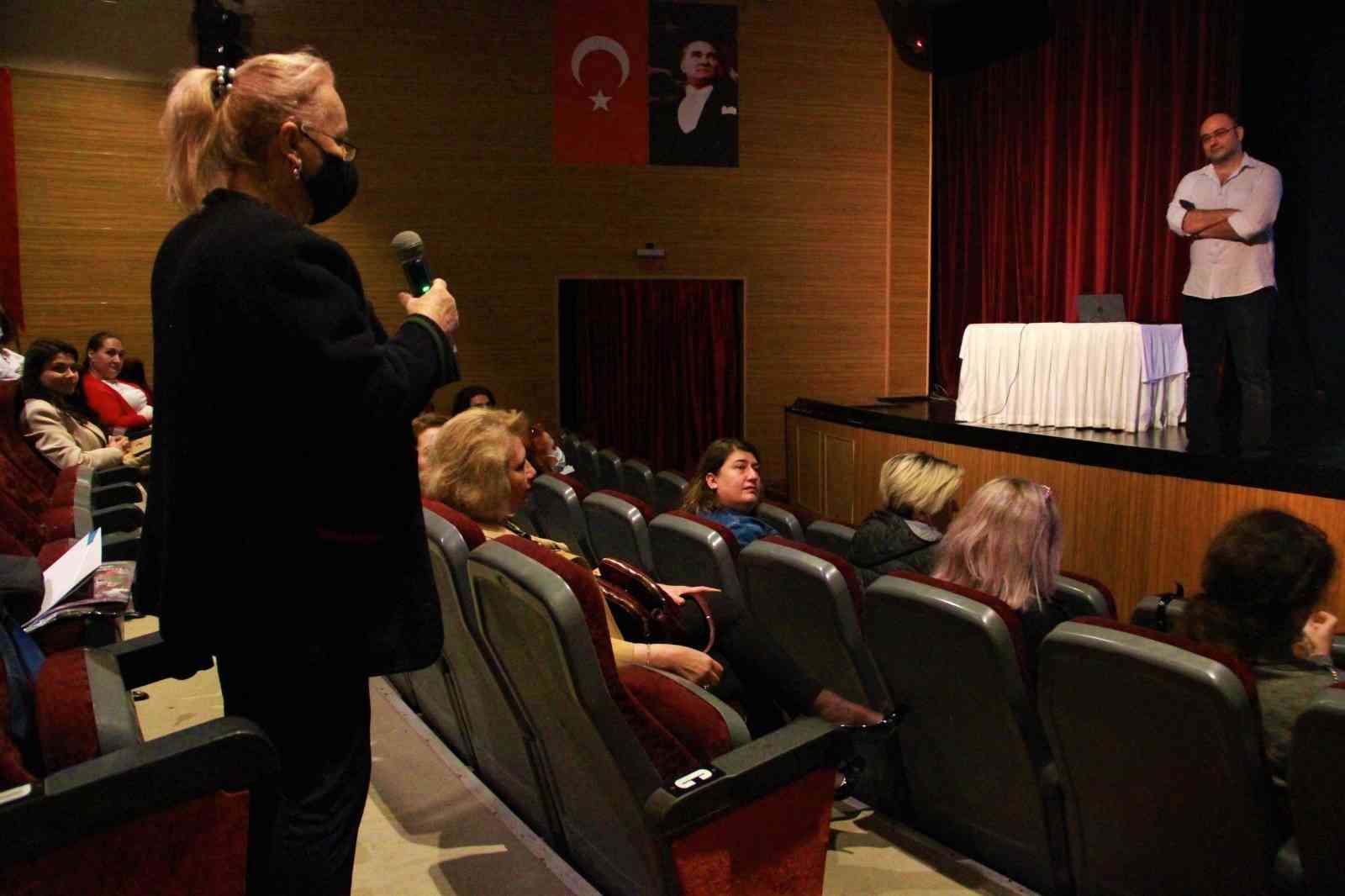 Maltepe’de ’Eşitlik Gönüllüleri’ buluştu Maltepe Belediyesi Strateji Geliştirme Müdürlüğü Sosyal Politikalar ve Eşitlik Birimi çalışmalarına devam ediyor. Eşitlik gönüllüsü olmak isteyen ...