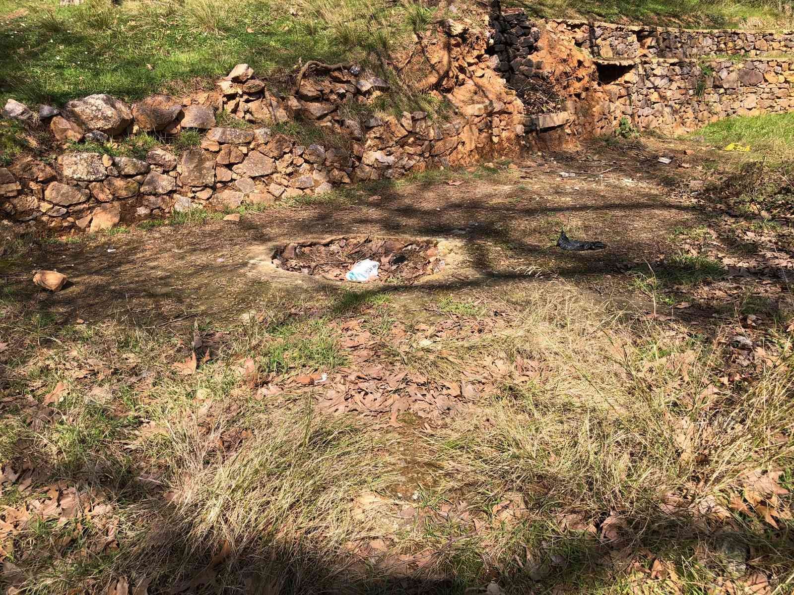 Maltepe’de tarihi tekke harabeye döndü Maltepe Başıbüyük Mahallesinde, caddeye ismini veren Daver Baba tekkesi harabeye döndü. Tarihi tekkenin yanındaki ayazma suyu ilgisizlikten ...