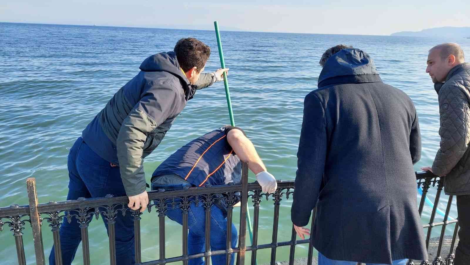 Marmara Denizine akan TESKİ’nin yağmur suyu hattından tuvalet pisliği çıktı TESKİ’nin yağmur suyu hattından akan suyun denizin rengini değiştirmesi üzerine, bölgede yapılan incelemelerde akan suyun içinden tuvalet pisliği ...