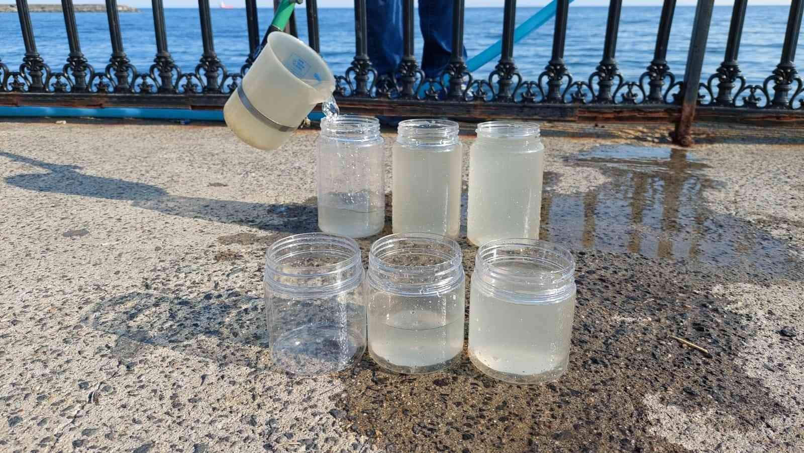 Marmara Denizine akan TESKİ’nin yağmur suyu hattından tuvalet pisliği çıktı TESKİ’nin yağmur suyu hattından akan suyun denizin rengini değiştirmesi üzerine, bölgede yapılan incelemelerde akan suyun içinden tuvalet pisliği ...