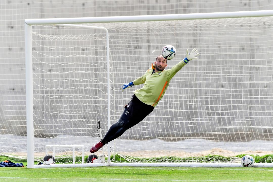Medipol Başakşehir, Yeni Malatyaspor maçının hazırlıklarına devam ediyor Medipol Başakşehir, Spor Toto Süper Lig’in 31. haftasında Yeni Malatyaspor ile evinde oynayacağı maçın hazırlıklarına yaptığı antrenmanla ...