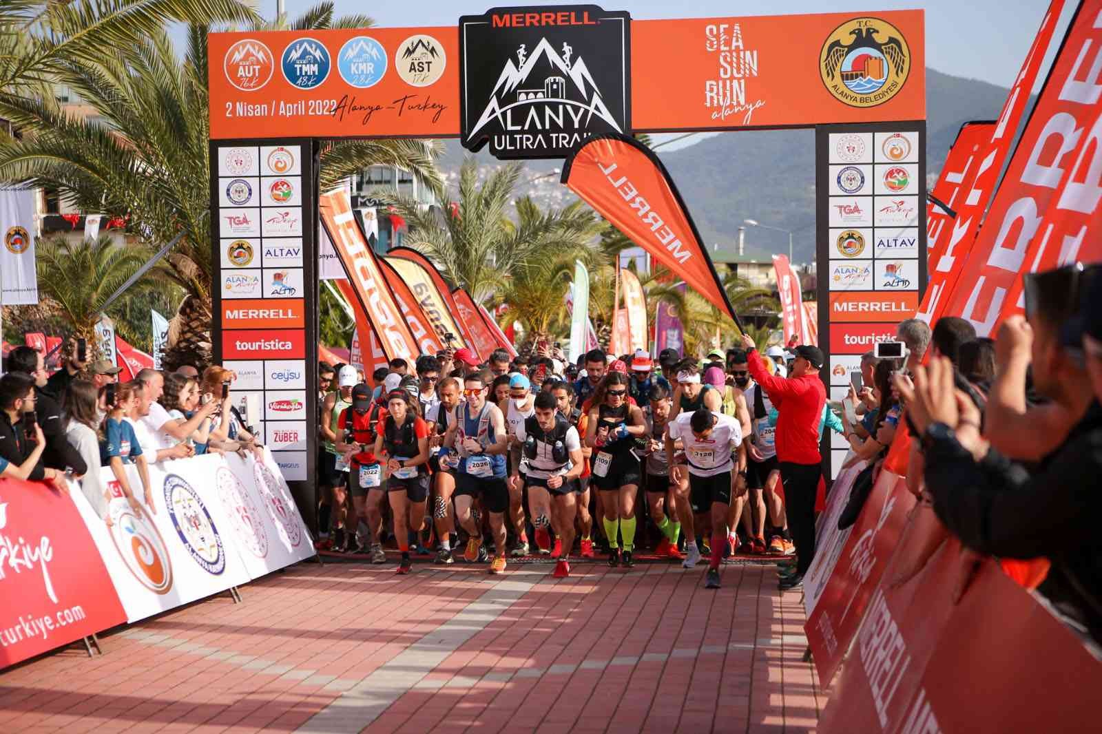 Merrell Alanya Ultra Trail 2022’de 48 km’lik Taurus Mountain Marathon’da Amir Ahmadbeigi, 28 km’lik Keykubat Mountain Run’da Artem Kuftyrev, 17 ...