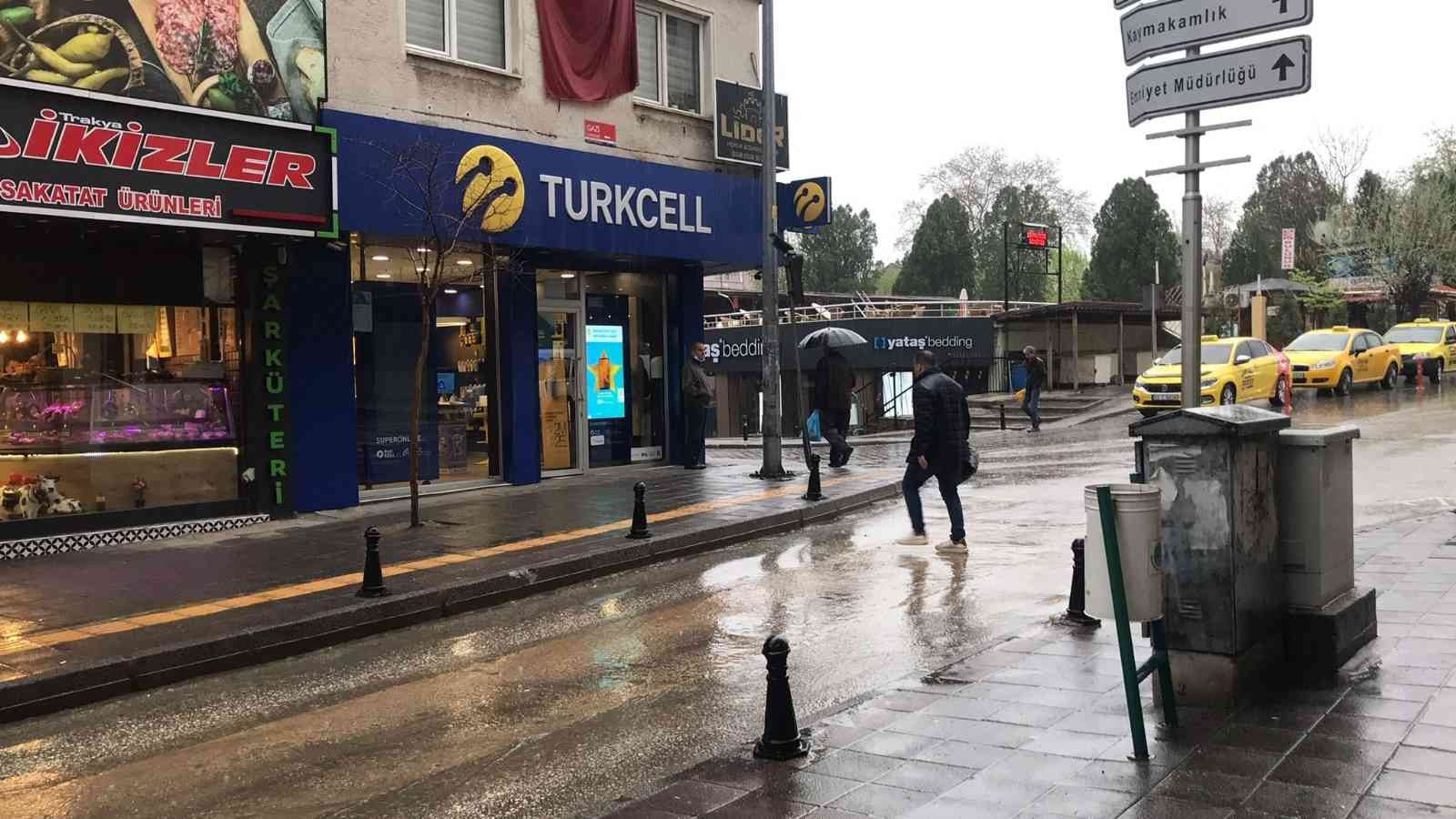 Meteorolojinin sarı kod ile uyardığı Trakya’da beklenen sağanak başladı Meteoroloji Genel Müdürlüğü’nün uyarılarının ardından beklenen sağanak yağış Trakya’da başladı. Meteoroloji Genel Müdürlüğü’nün uyarılarının ...