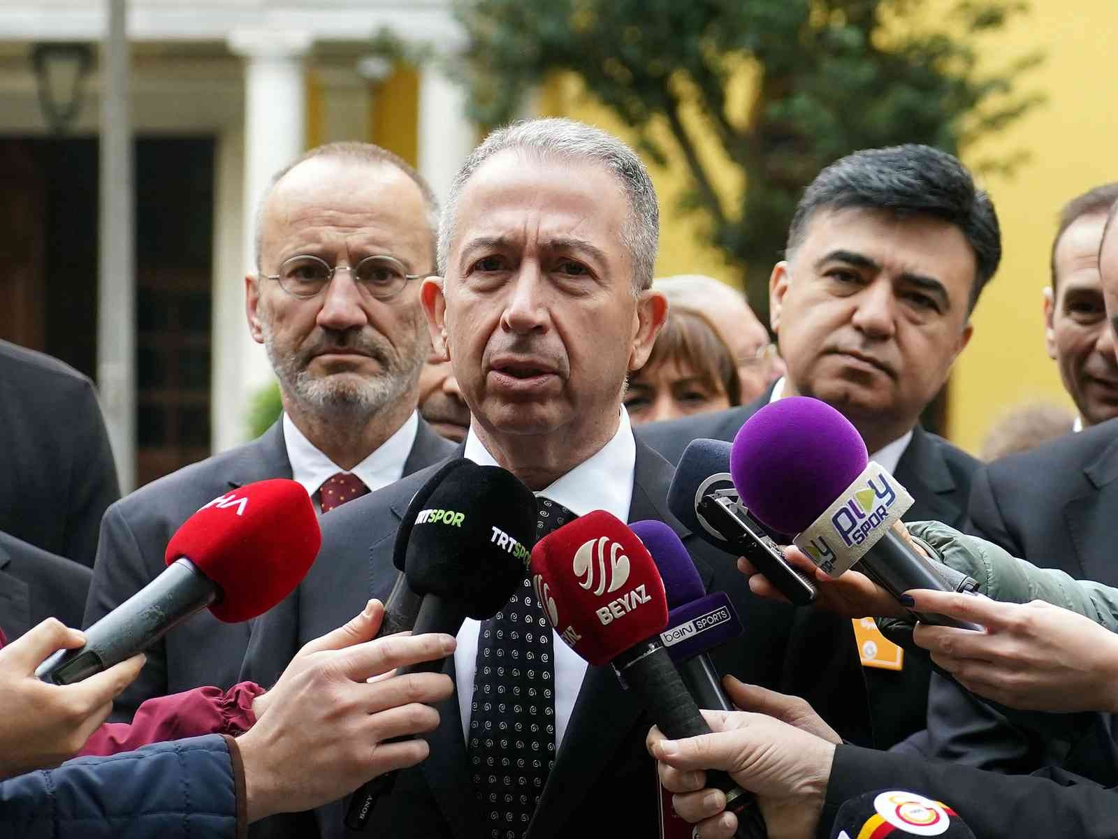 Metin Öztürk: "Bugün itibarıyla Galatasaray Kulübü’nün bir başkanı yok" Galatasaray Başkan Adayı Metin Öztürk, bugün itibarıyla sarı-kırmızılıların bir başkanı olmadığını belirterek, "Bugün sabah 10.00 itibarıyla ...