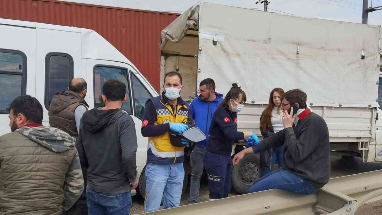 Bursa’nın İnegöl ilçesinde kontrolden çıkan minibüsün kamyonete arkadan çarptığı kazada 4 kişi yaralandı. Kaza Bursa-Ankara karayolu üzeri İnegöl ...
